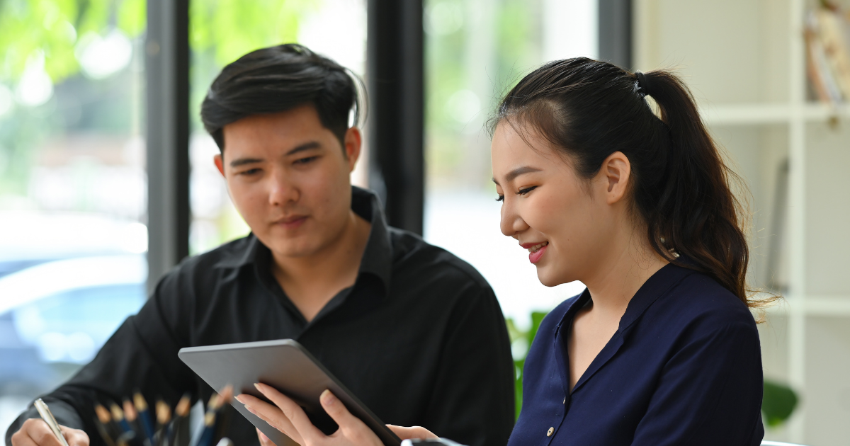 Coach helping someone with their business.